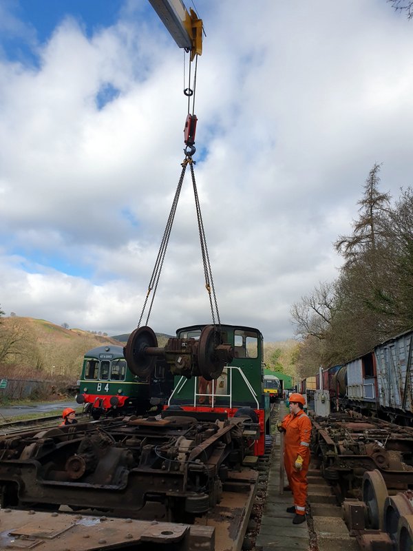 Unloading spare parts at Pentrefelin on 01/04/23