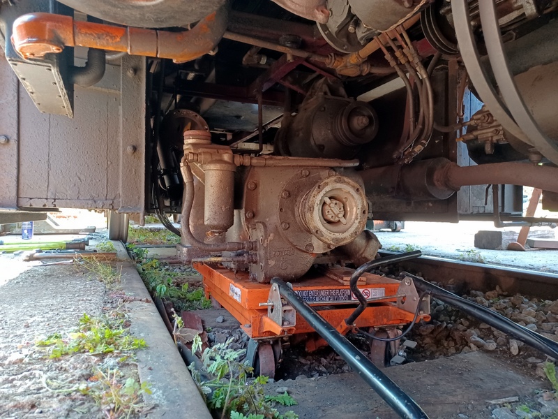 Class 109: Faulty no. 2 gearbox lowered to rail level