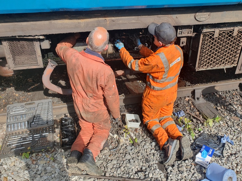 Class 104: Removing the cylinder head from the 50454 no. 1 engine