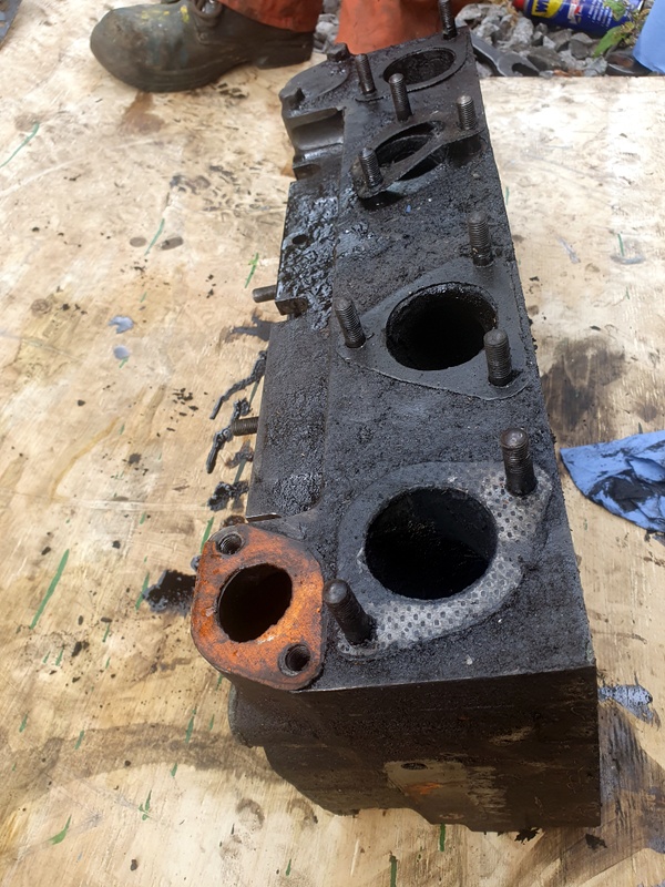 Class 104: Cylinder head removed from the 50454 no. 1 engine