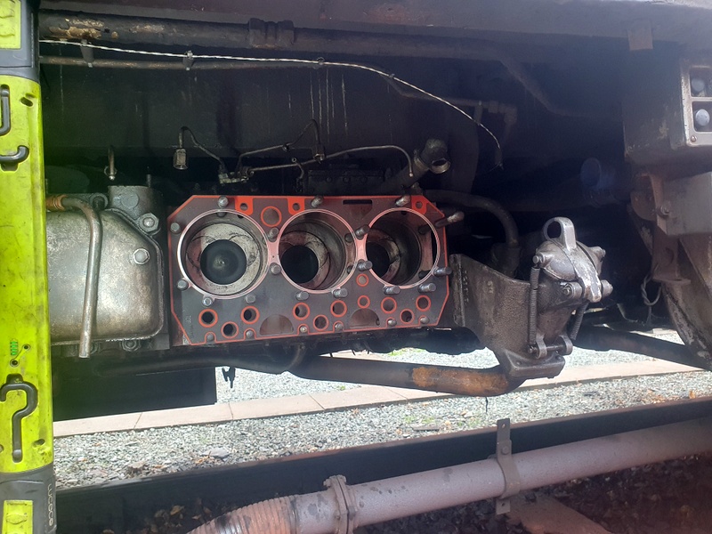 Class 104: New cylinder head gasket on the 50454 no. 1 engine