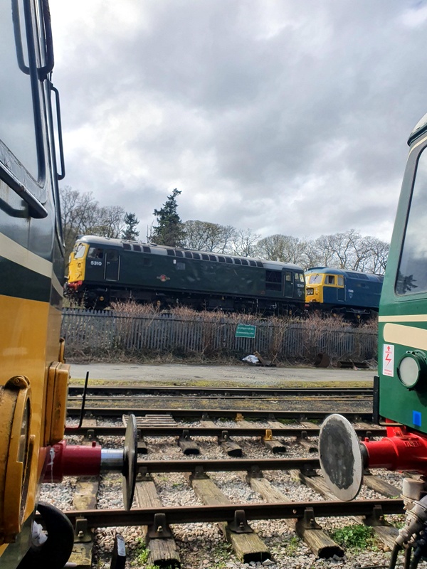 Class 26 D5310 and Class 47 D1566 passing Pentrefelin on 06/04/24