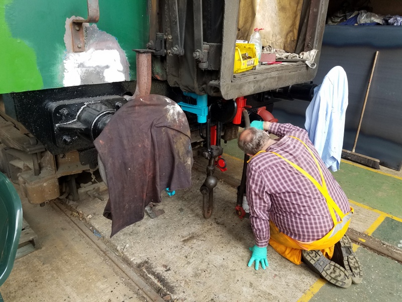 Class 127: Painting the rear bufferbeam and associated items