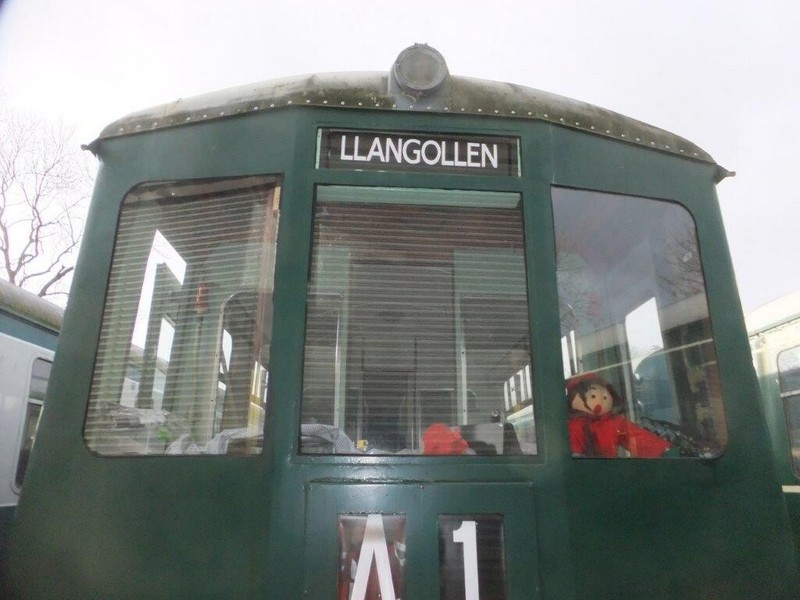 Class 100: Destination box viewed from the outside of the vehicle