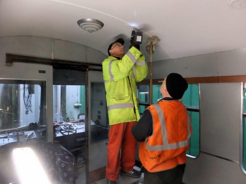 Class 105: Fitting the ceiling beads in the 1st class compartment