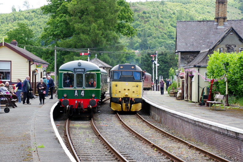 Class 109 and 31271 at Glyndyfrdwy on 02/07/22