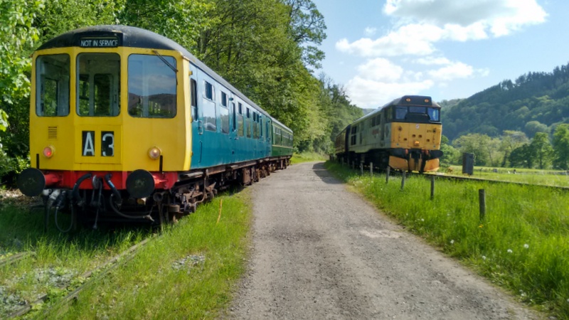 Hybrid class 104/108 and 31271 at Pentrefelin on 14/05/22
