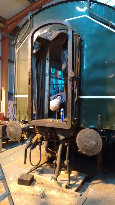 Class 108: Removing a gangway curtain