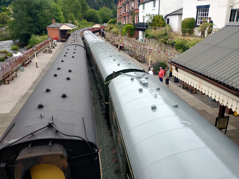 Class 108 with freshly-painted roofs at Llangollen Station on 28/06/23