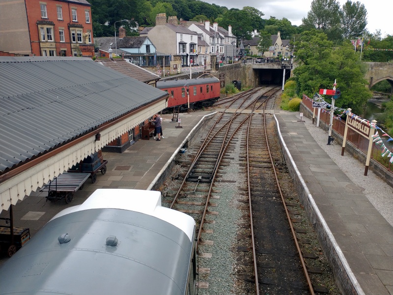 Class 108 with freshly-painted roofs at Llangollen Station on 28/06/23