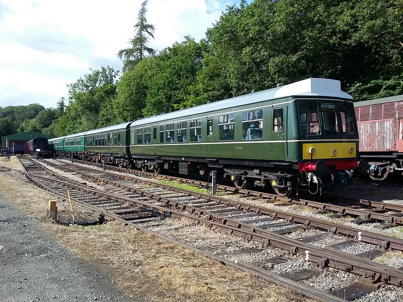 Class 108 with its freshly-painted roofs at Pentrefelin on 25/06/23