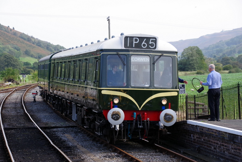 Hybrid class 127/108 arriving at Carrog on 07/10/23