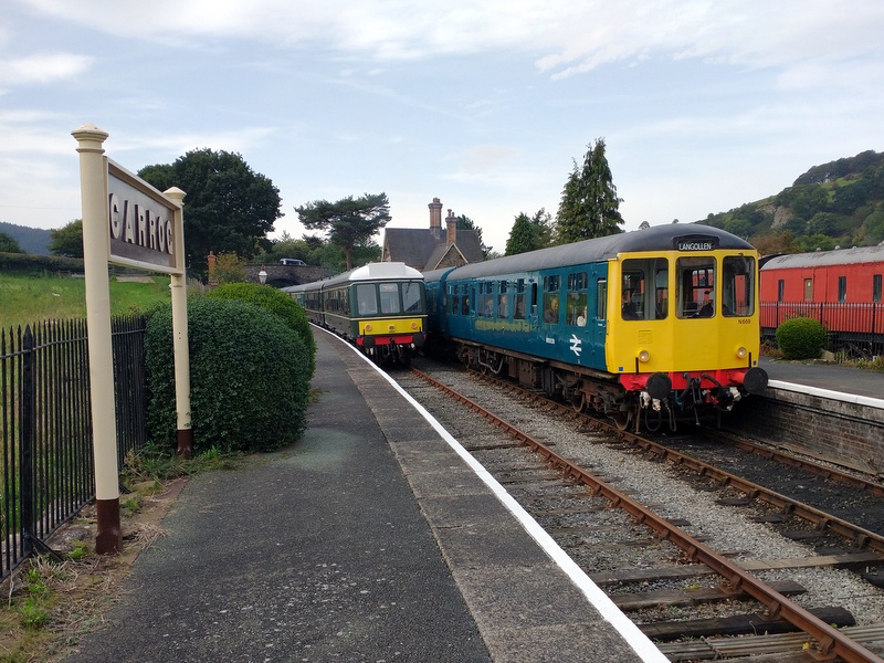 Class 104 passing the 4-car class 109+108 at Carrog on 07/10/23