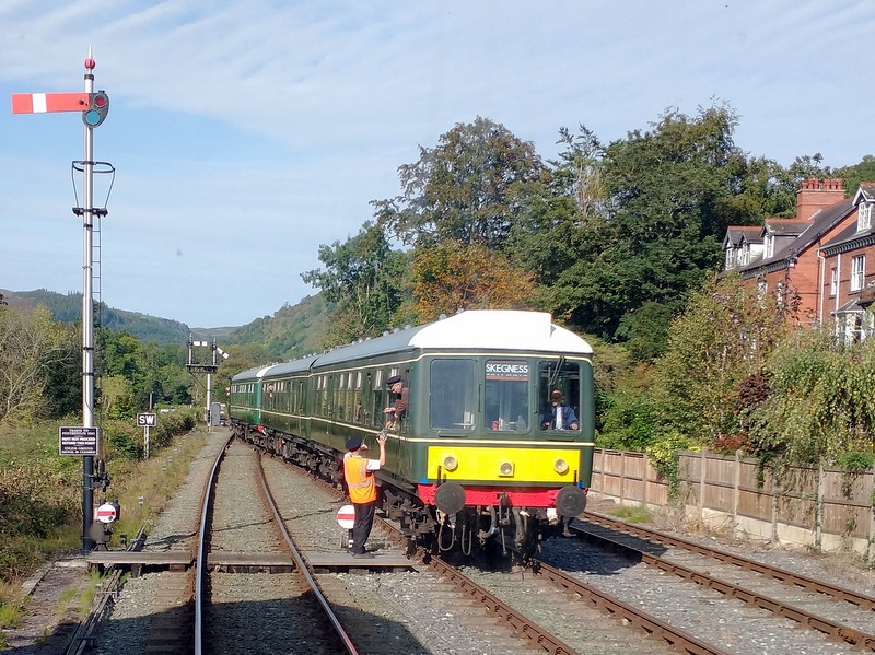 A driver's eye view of the 4-car class 108+hybrid 127/108 passing Llangollen Goods Junction on 08/10/23