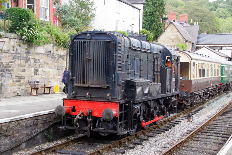 Class 08 shunter 13265 about to shunt-release the observation coach at Llangollen on 07/10/23
