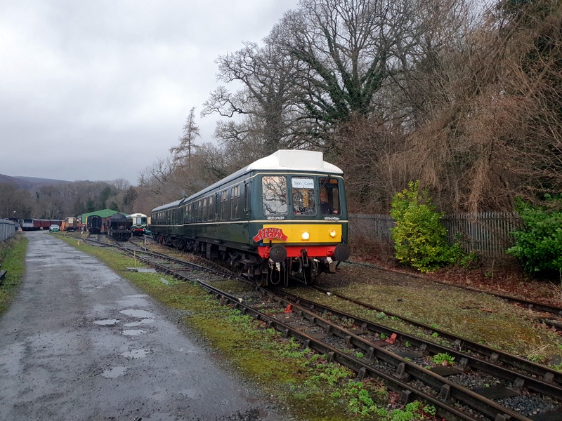 Class 108: Festive decorations for the Sion Corn specials