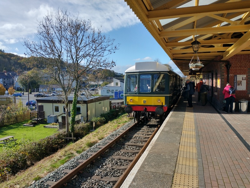 Class 108 at Corwen with the 13.35 to Llangollen on 26/10/24