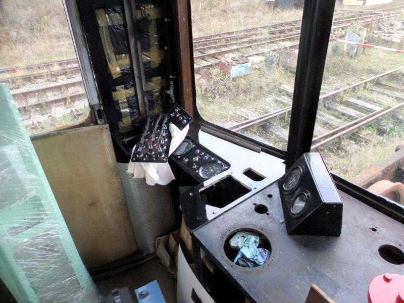 Class 100: Installation of the new cab desk