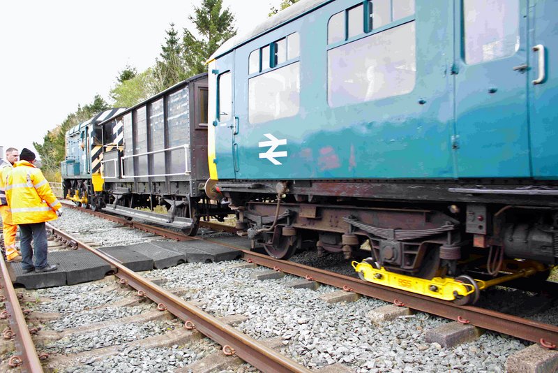 Class 104: A wheelskate under the no. 2 axle of 50454