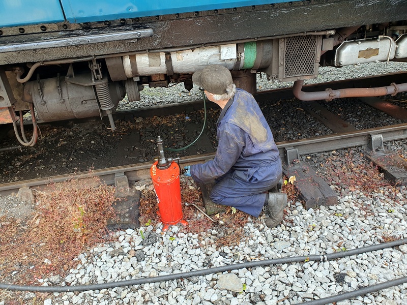 Class 104: Topping up the oil in a gearbox
