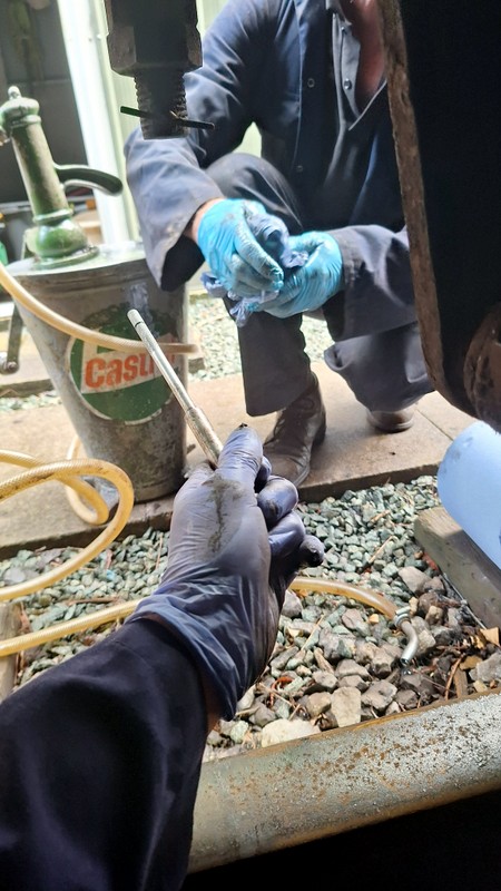 Class 104: Seeking a second opinion re the oil level in a final drive