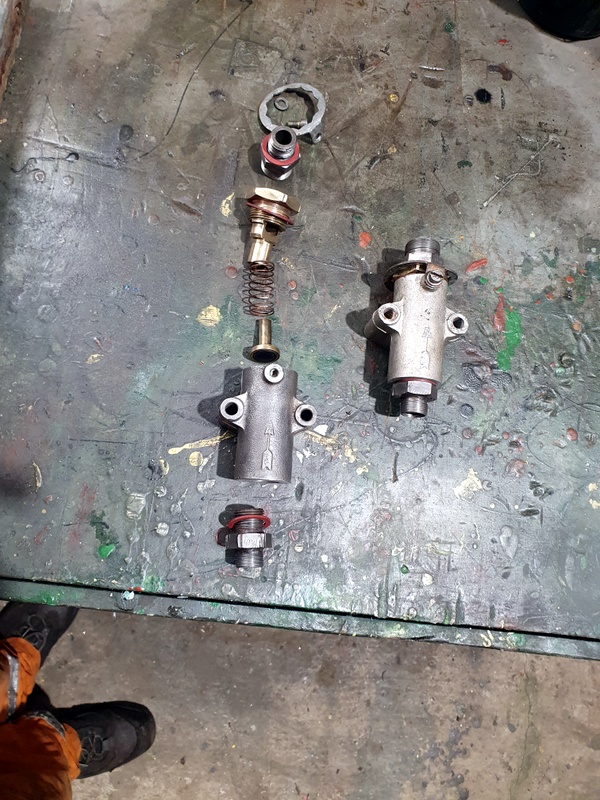 Class 127: Compressor non-return valves (one stripped down)