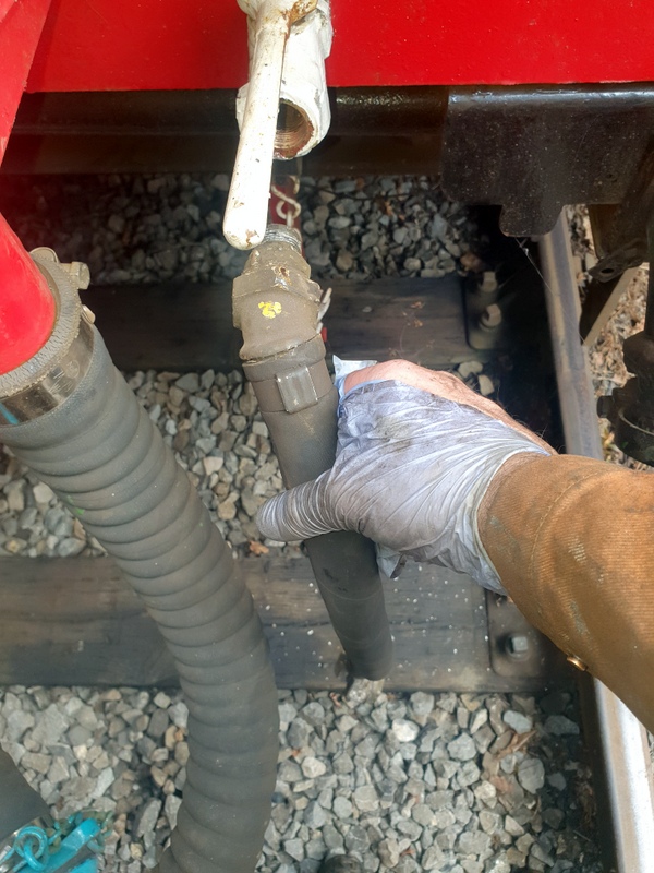 Class 109: Air hose at the front of 50416