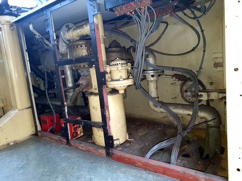 Class 109: Equipment under the cab desk of 50416