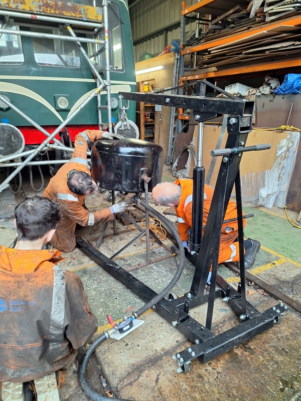 Class 109: Testing a vacuum brake cylinder