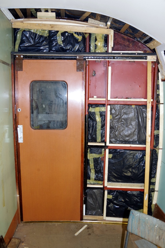 Class 105: Sliding end door viewed from inside the vehicle