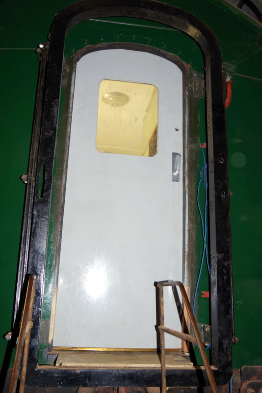 Class 105: Sliding end door viewed from outside the vehicle