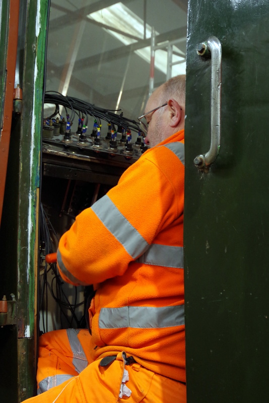 Class 105: Installing wiring for the indicator lamps in the cab