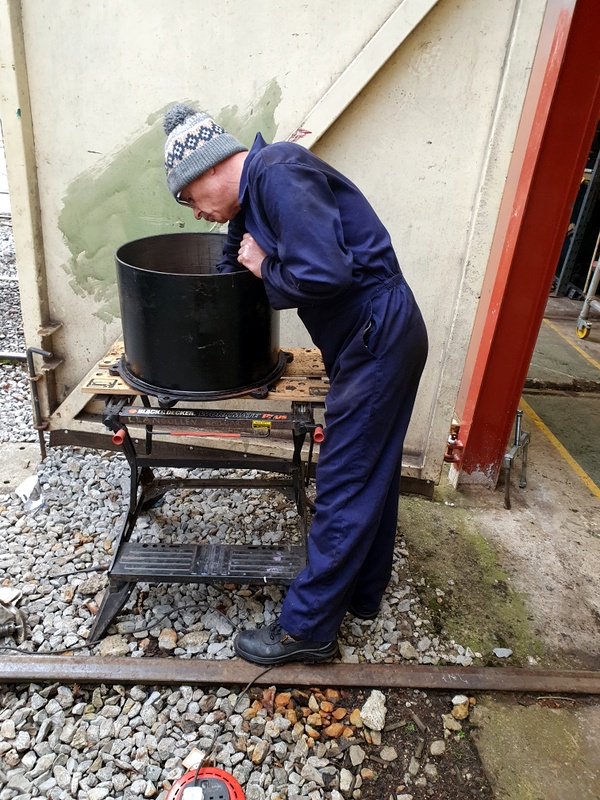 Class 109: Cleaning the inside of a vacuum brake cylinder