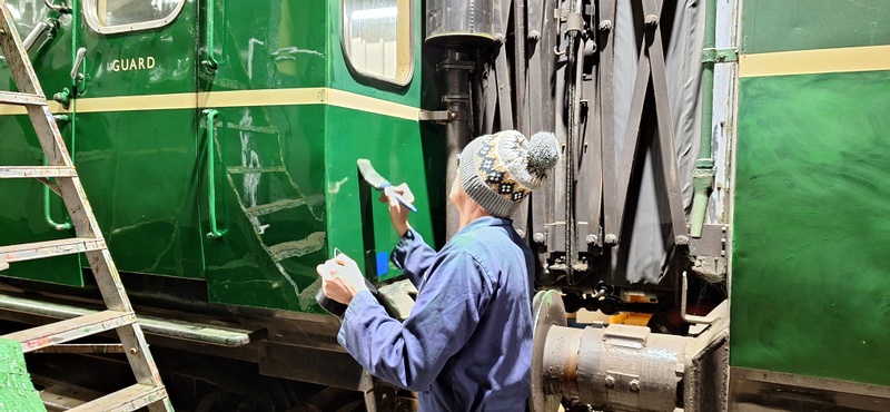 Class 109: Applying varnish to 50416