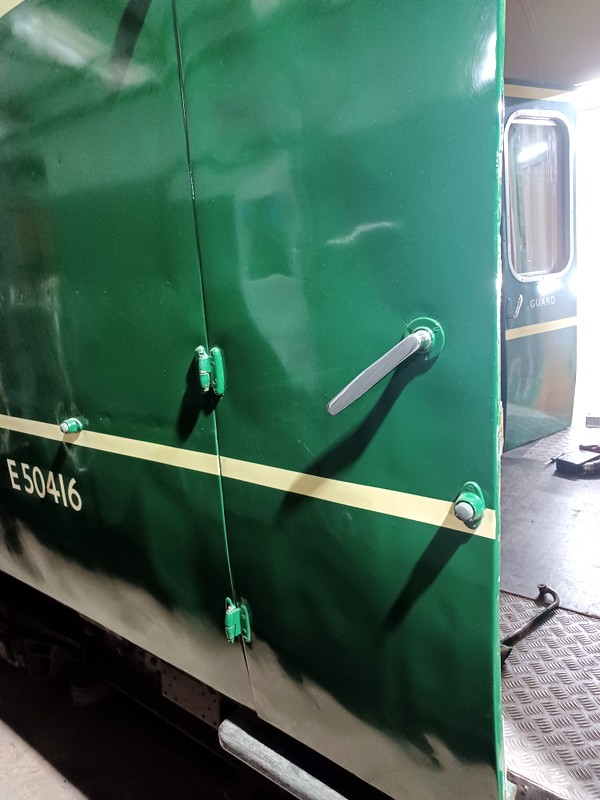 Class 109: Guard's luggage door prior to the installation of grab handles