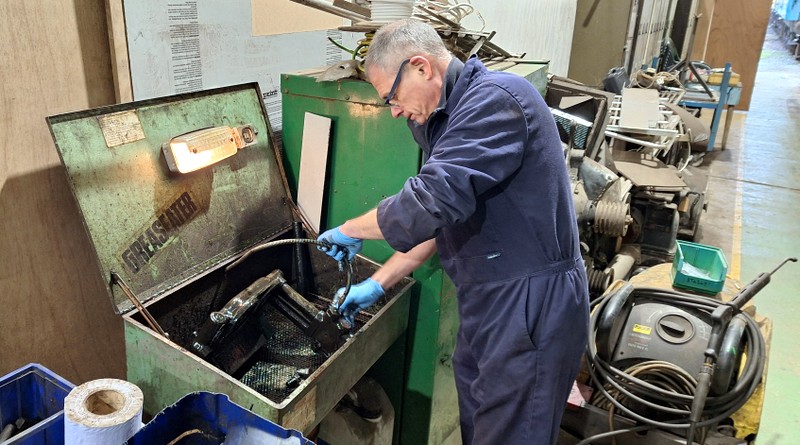 Class 127: Cleaning the housing that supports the oil filters