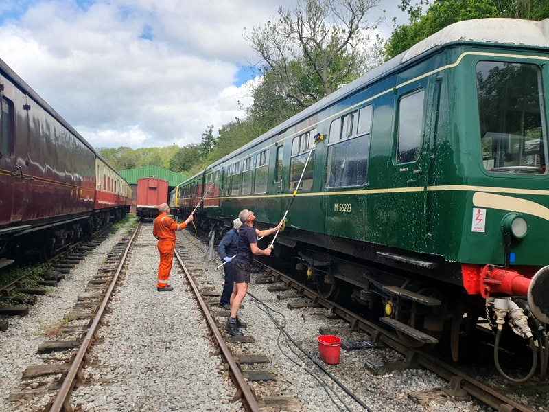 Washing the hybrid class 127/108