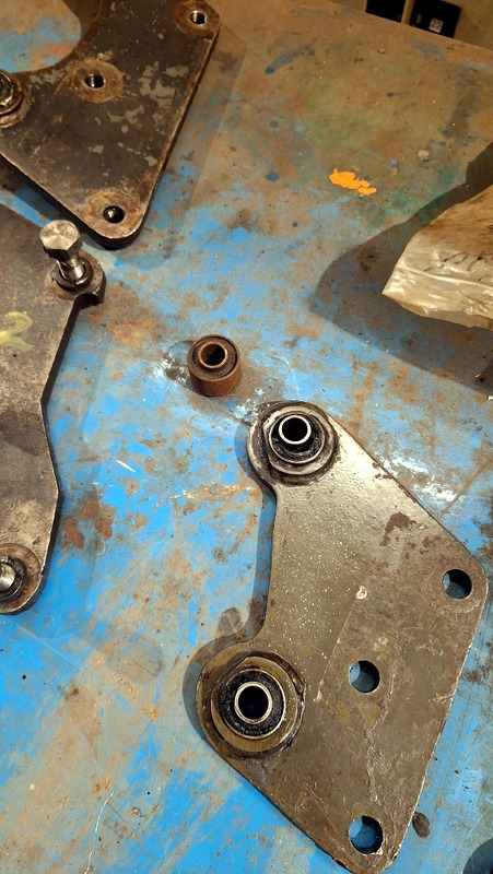 Class 127: Fan drive mounting brackets with rubber bushes that had passed their use-by date