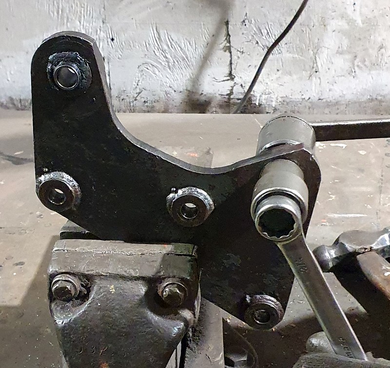 Class 127: Drawing out the remains of the old bushes from a fan drive mounting