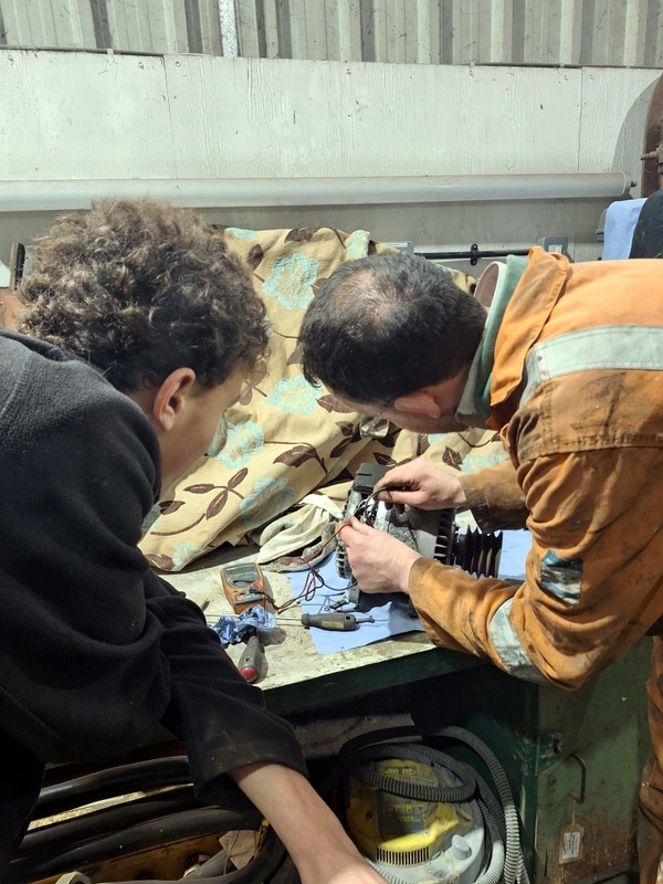 Class 127: Checking carbon brushes and split rings