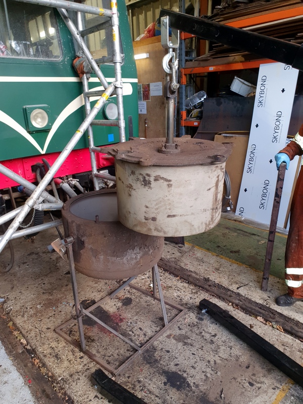 Class 127: Dismantling a vacuum brake cylinder