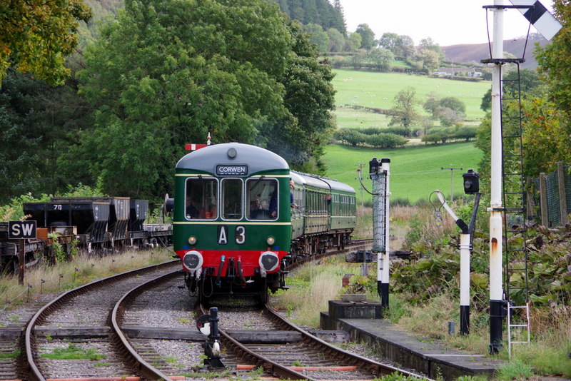 Classes 109 and hybrid 127/108 approaching Glyndyfrdwy on 05/10/25