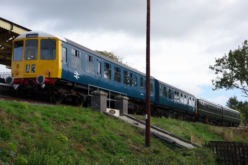 Classes 104 and hybrid 127/108 at Corwen on 05/10/25