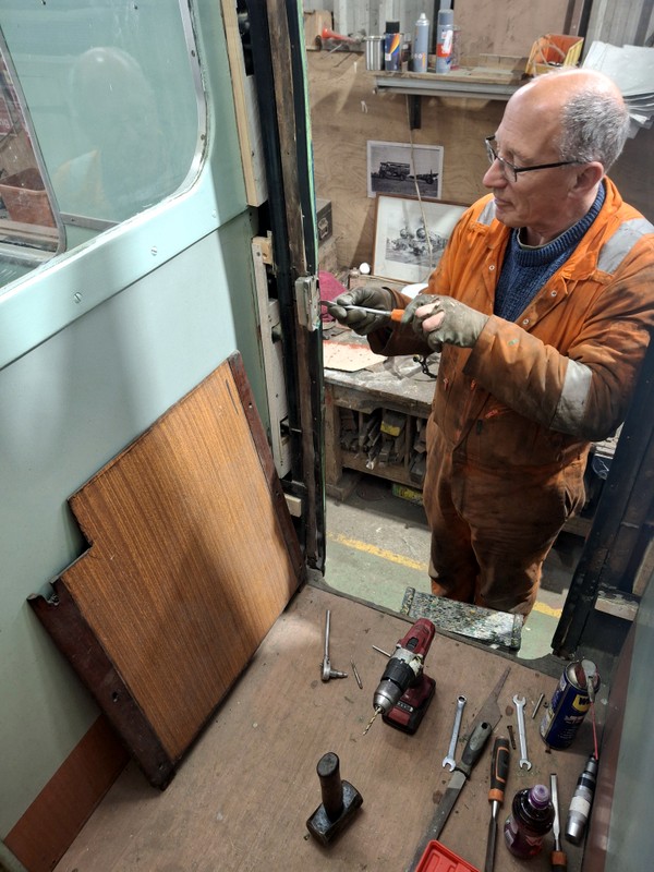 Class 105: Repairing the receiving plate of a door lock