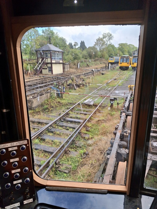 Class 100: Cab window frame