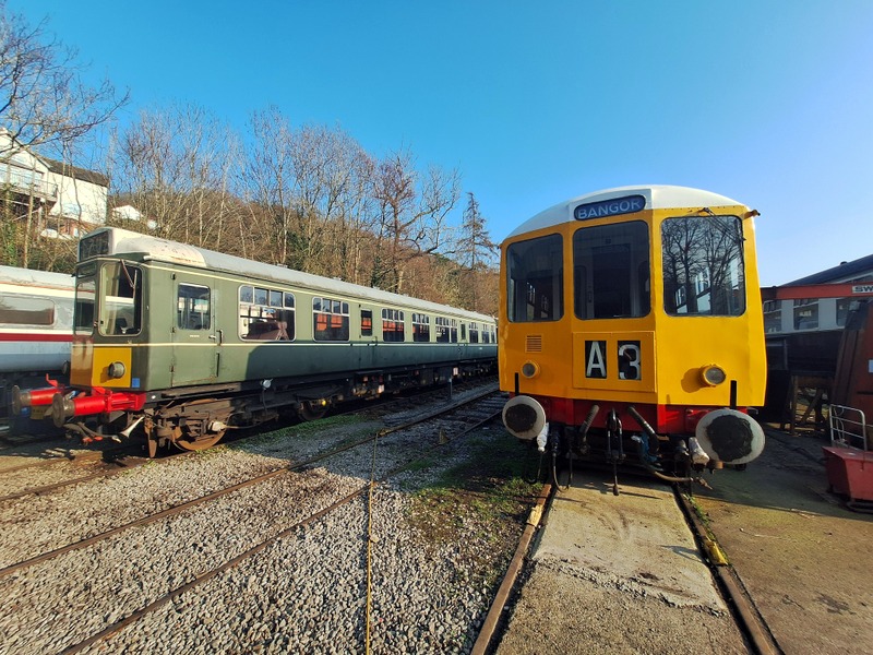 Classes 110 and 104 at Pentrefelin on 21/03/26