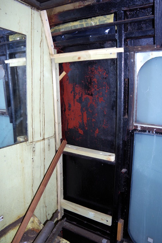 Class 105: Woodwork in the toilet compartment