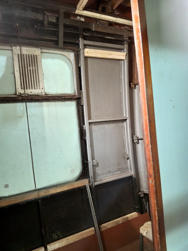 Class 105: Woodwork in the toilet compartment