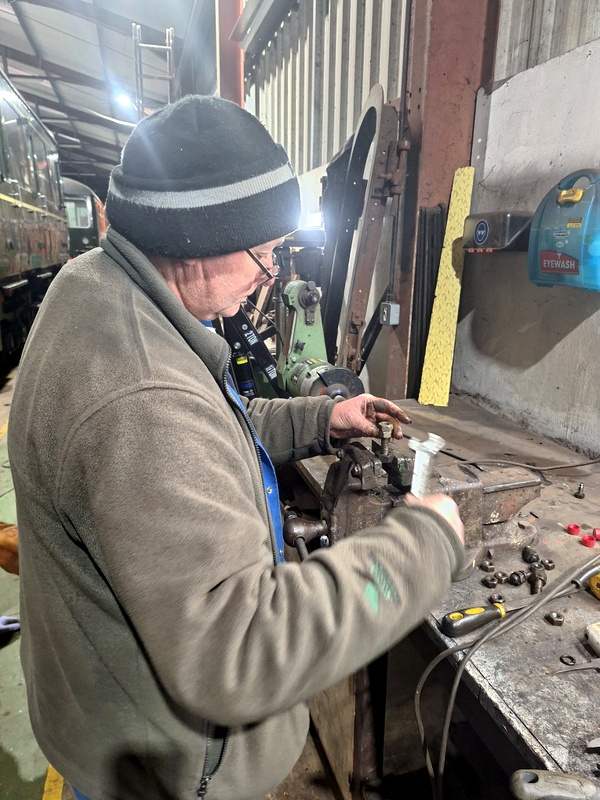 Class 109: Rejuvenating studs for the axleboxes on 56171
