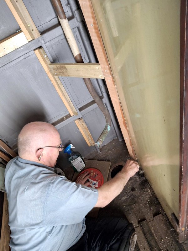 Class 105: Cleaning wall panelling